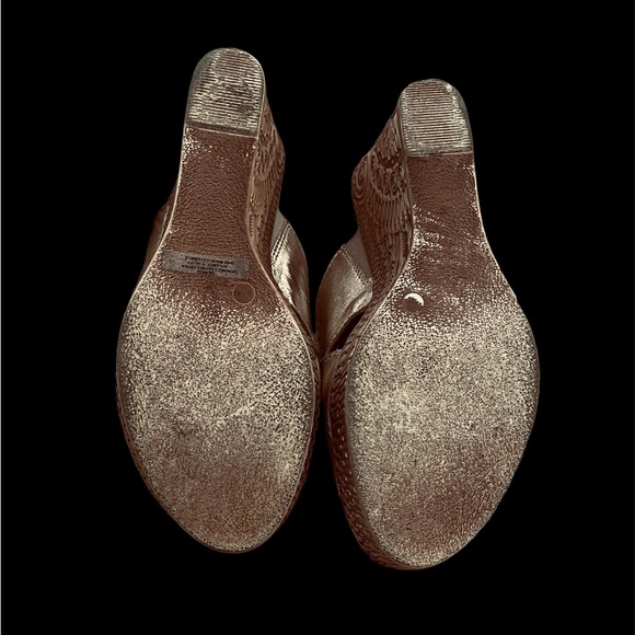 Wide width Gold leather open-toe wedges w/carved detail - Picture 3 of 4